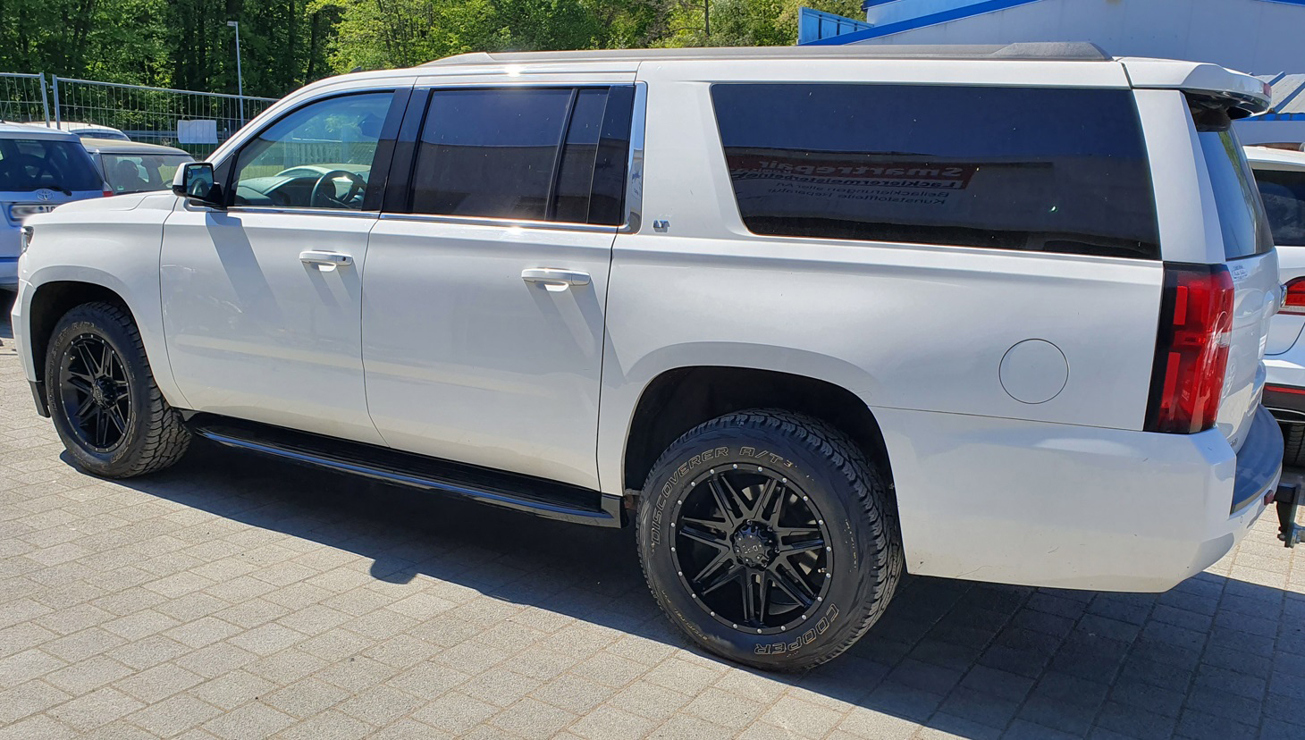 Chevrolet Suburban white - Dirt D62 mbm 9x20 Cooper 2756020 (2)