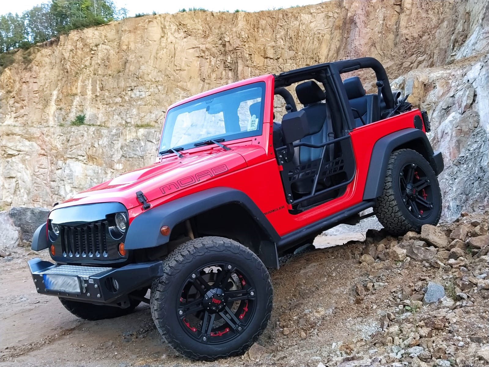 Jeep Wrangler red - Tuff T01 9x20 + BF 2855520 (3)