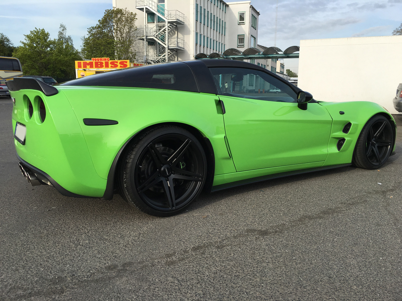 Chevrolet Corvette C6 green + Impressive IC03 matte black