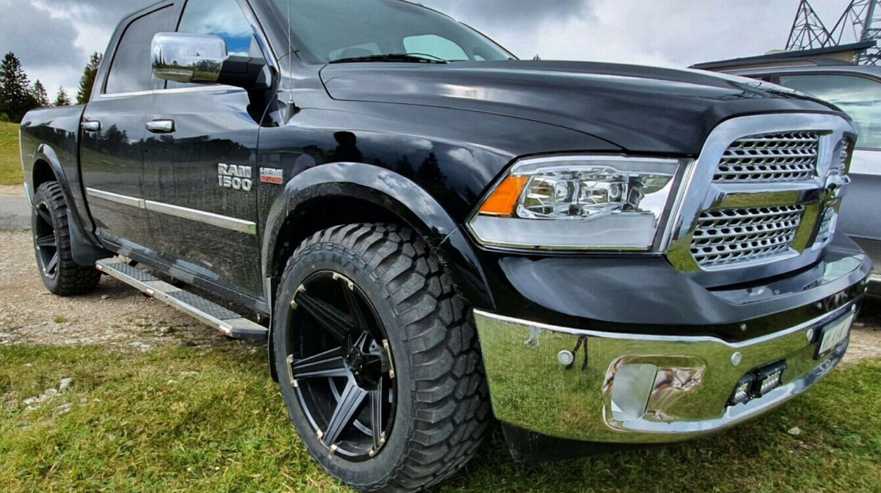 Dodge Ram 1500 black + Tuff T12 mbc 10x22 Altenzo 35x12,5x22