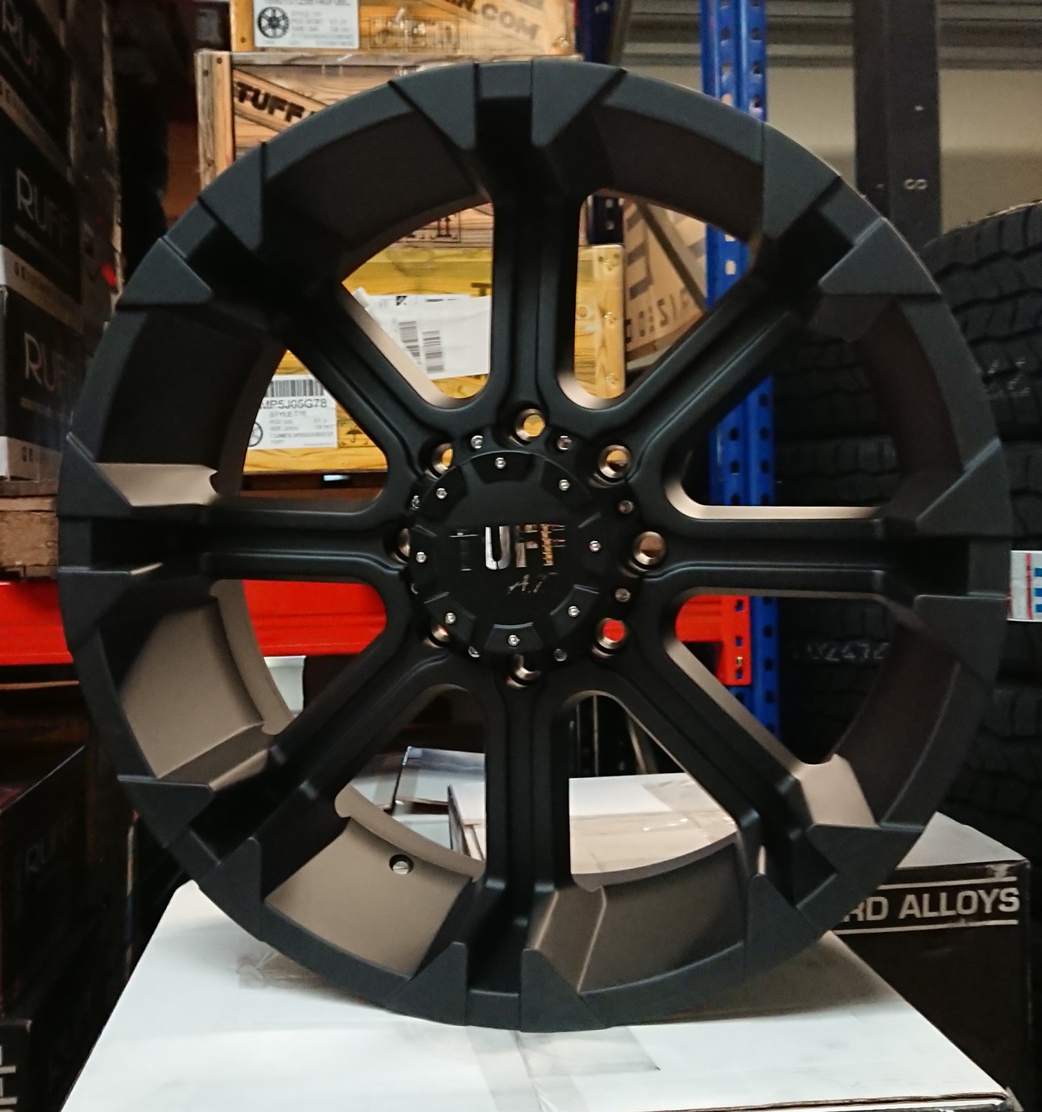 Tuff T13 matte black 9,5x22 ET15 8x165,1 ML122,1 (4)