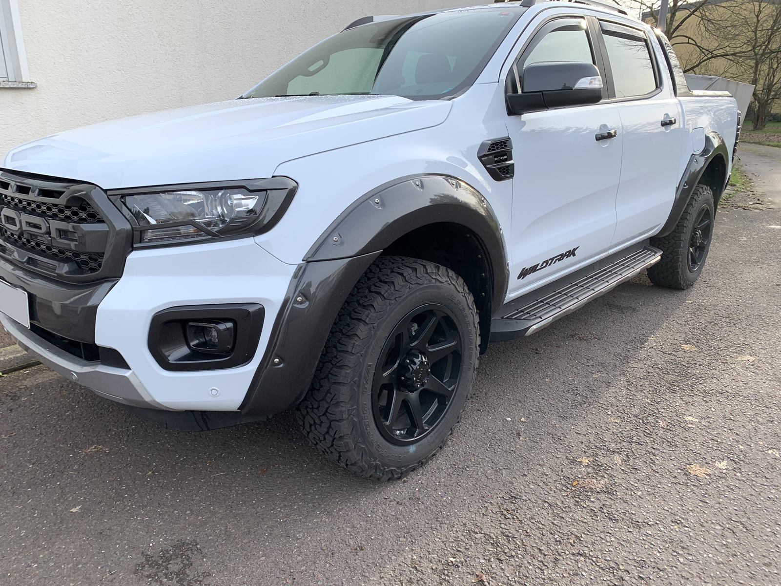 Ford Ranger white - Dirt D42 mb 9x18 BF 2656018 (2)