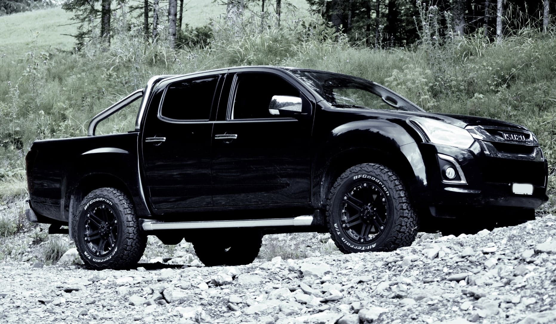 Isuzu DMax black - Tuff T01 mbc 9x18 BF 2656518