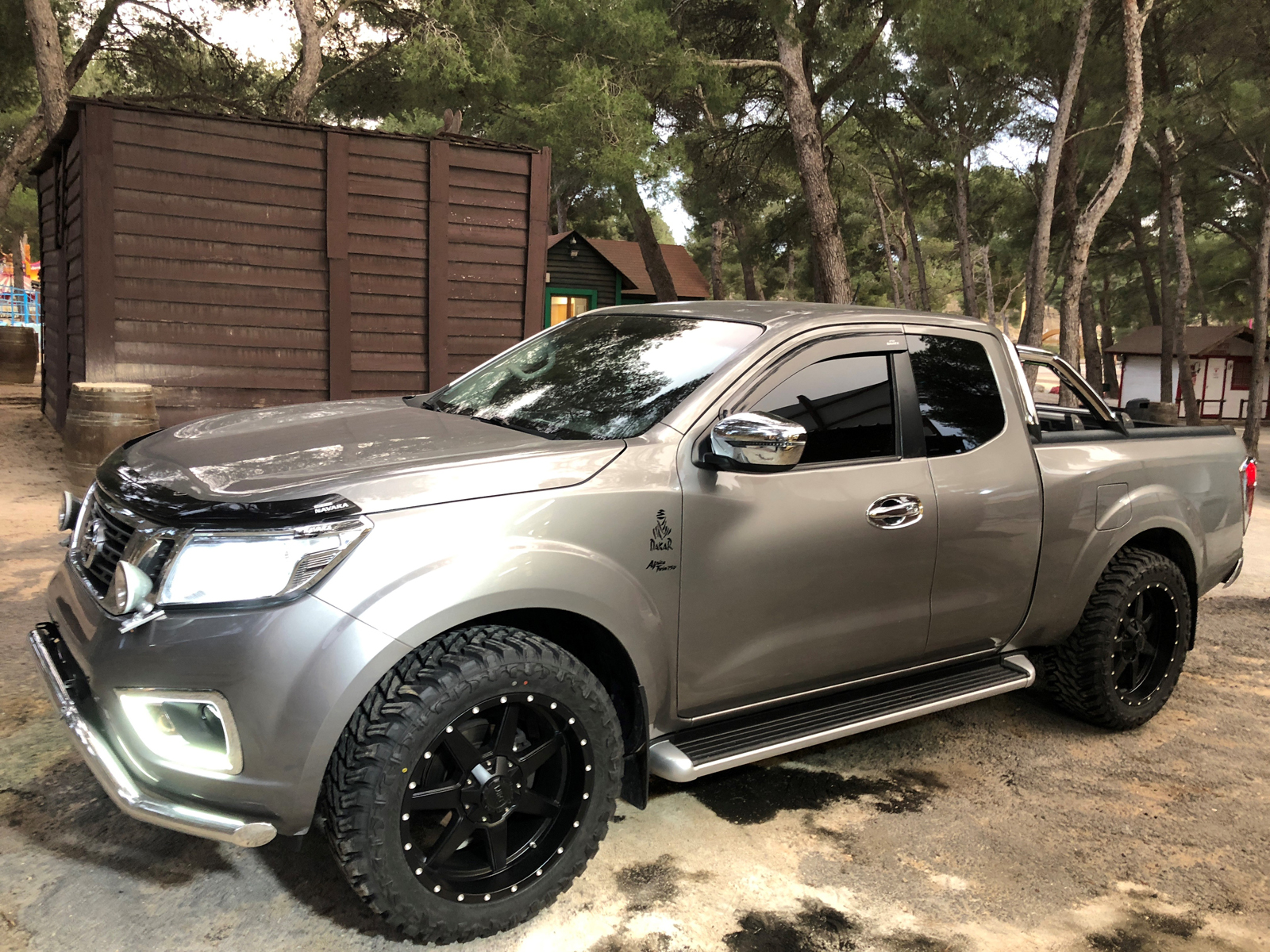 Nissan Navara grey - Dirt d39 mbm 9x20 Atturo 2855020