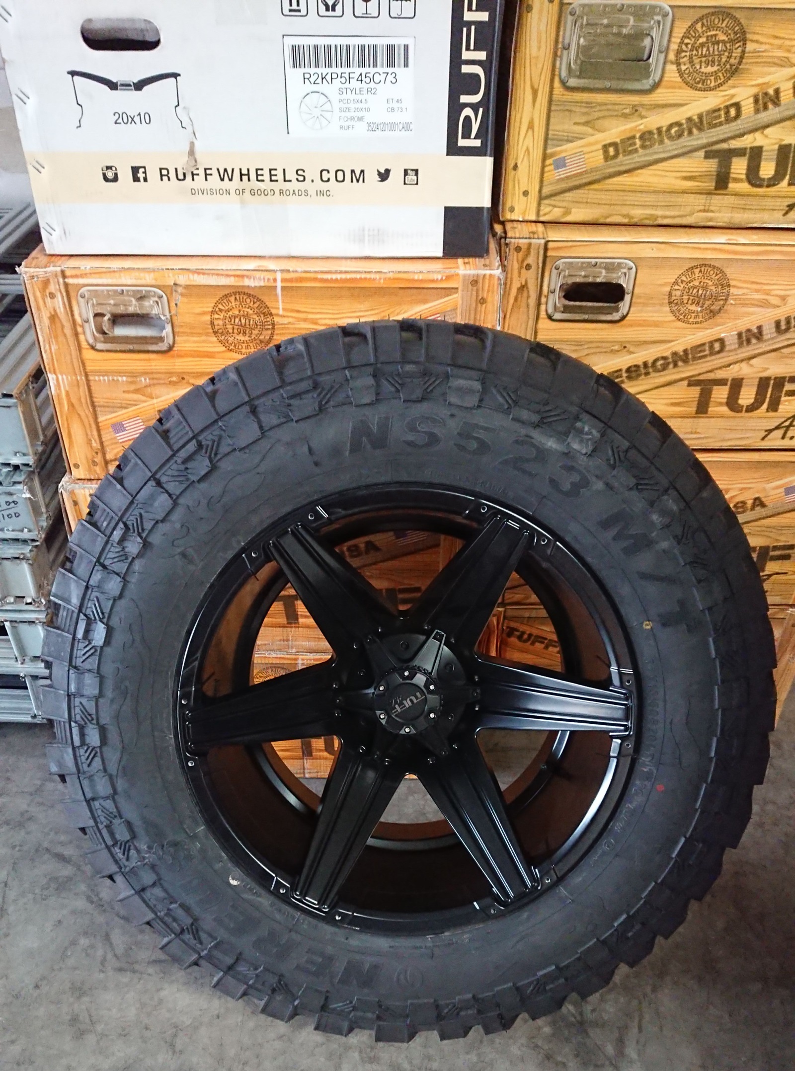 Tuff T12 12x20 + Reifen 37x13,5x20 (2)