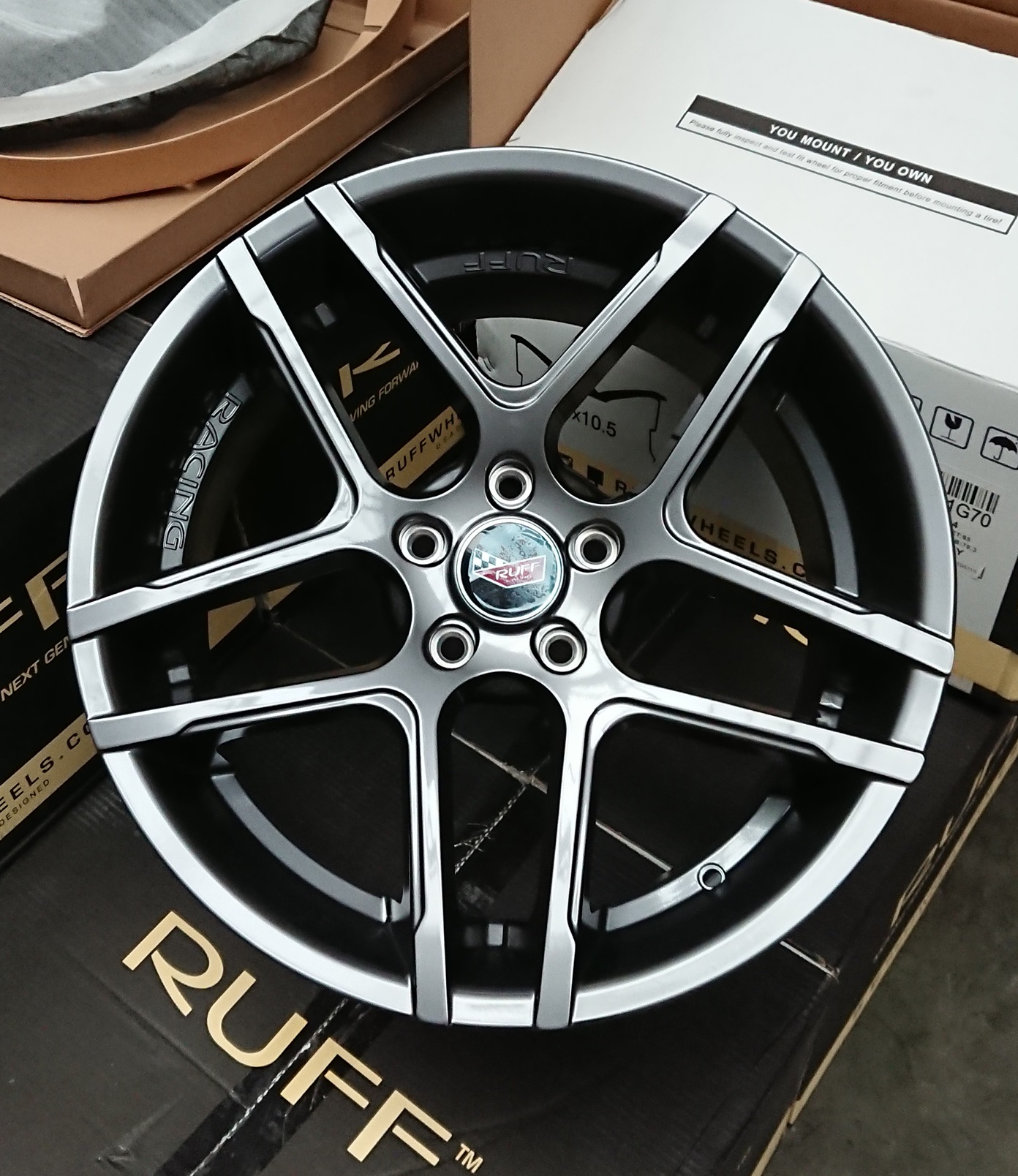 Ruff Racing R954 10,5x20 gloss grey (1)