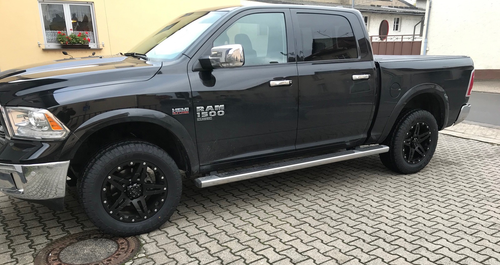 Dode Ram 1500 black - Dirt D66 mb 9x20 Radar 3055520 (2)