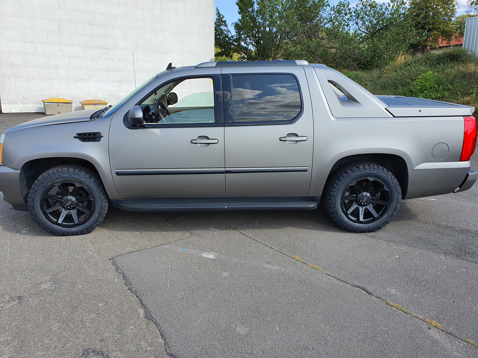 Cadillac Escalade grey + RID R05 9x20 - BF 2755520 (2)