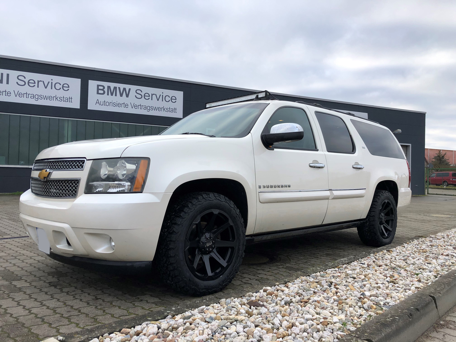 Chevrolet Suburban white - Rid R05 mb 9x20 BF 2755520 (3)