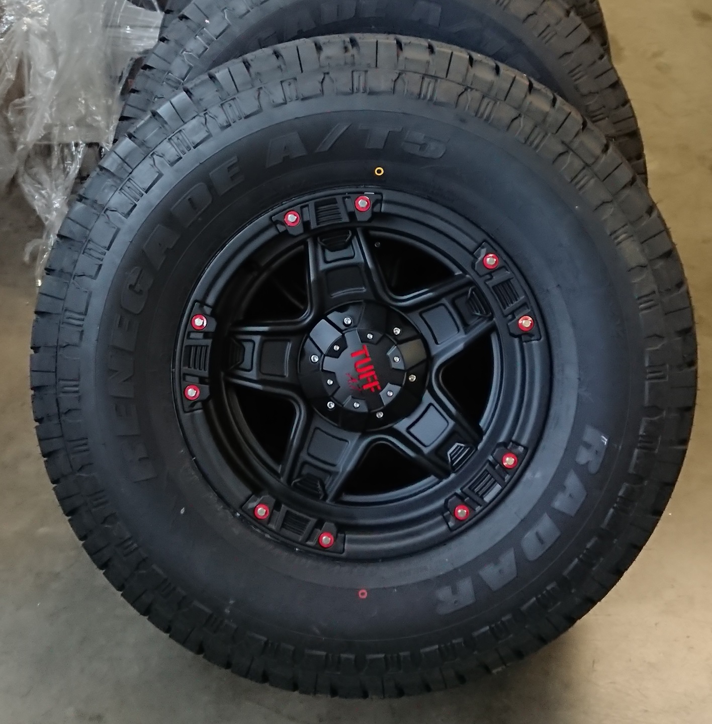 Tuff T10 mbr 9x17 - Radar AT5 35x12,5x17