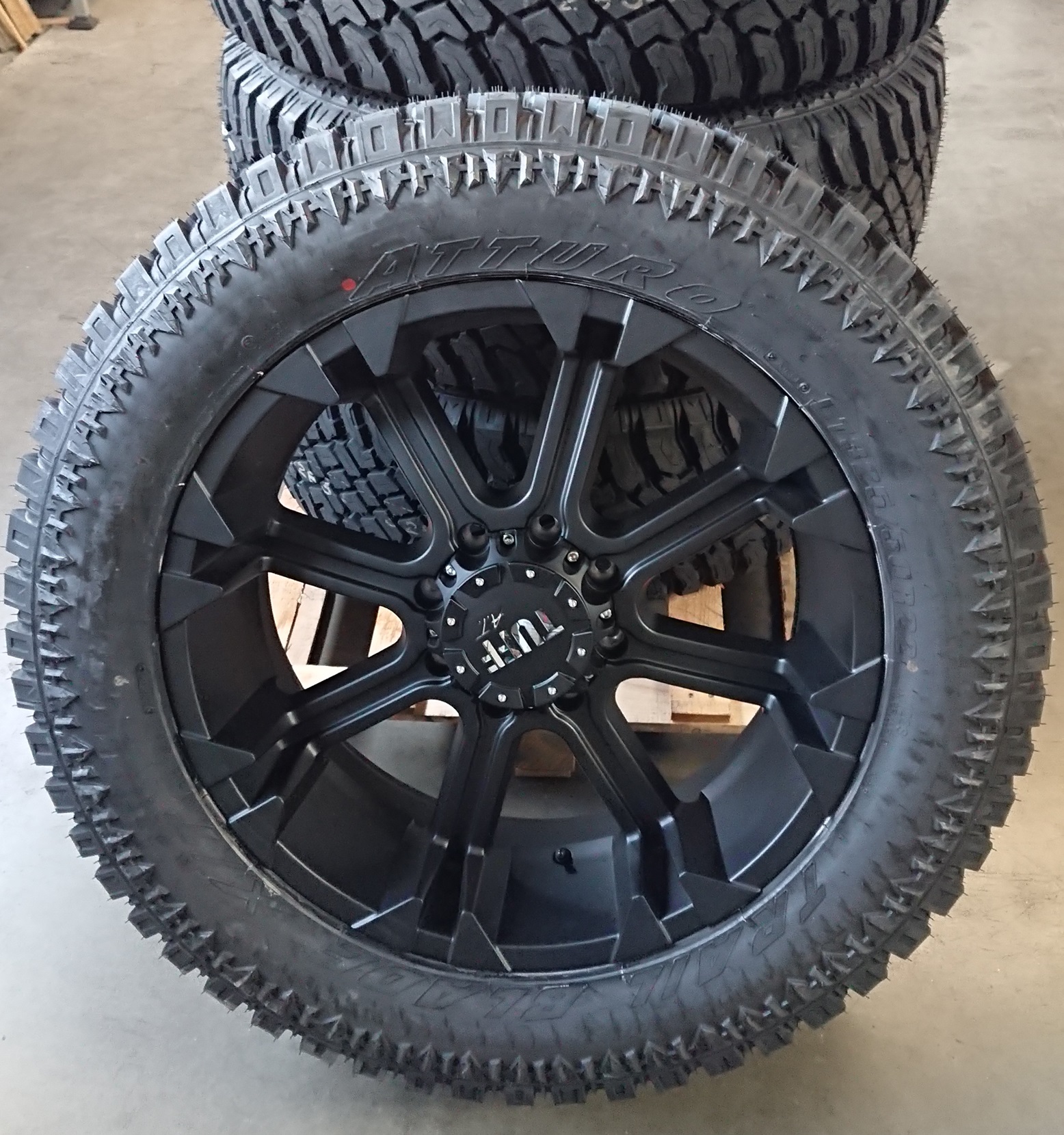 Tuff T13 mb 9,5x22 - Atturo XT 3255022 (1)